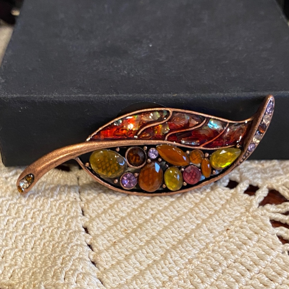 LC Elegant Multicolor Leaf Brooch